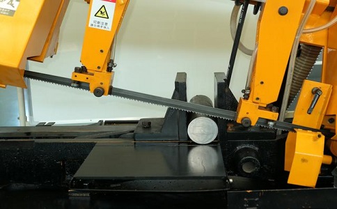 阳新数控带锯床自动送料精度会出现偏差吗？