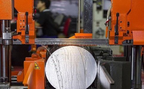 阳新立式金属带锯床切削出现跑带故障解决方法！